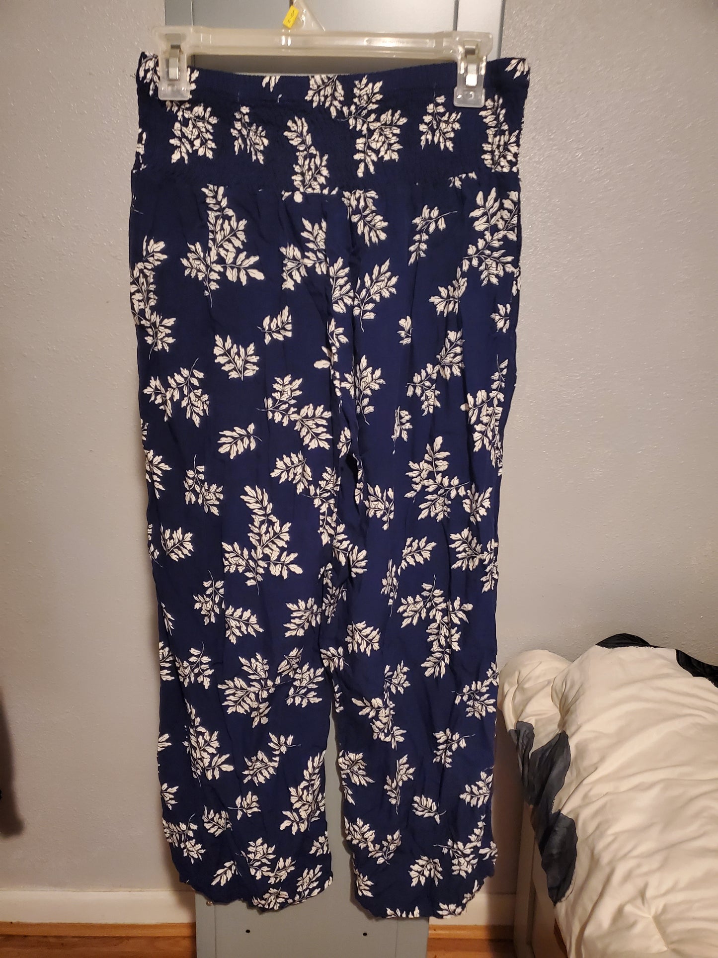 Black Pants w/white leaves 7E