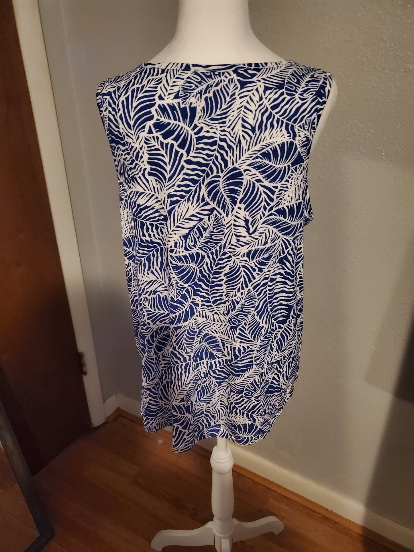 White/Blue Tropical Tank 21A