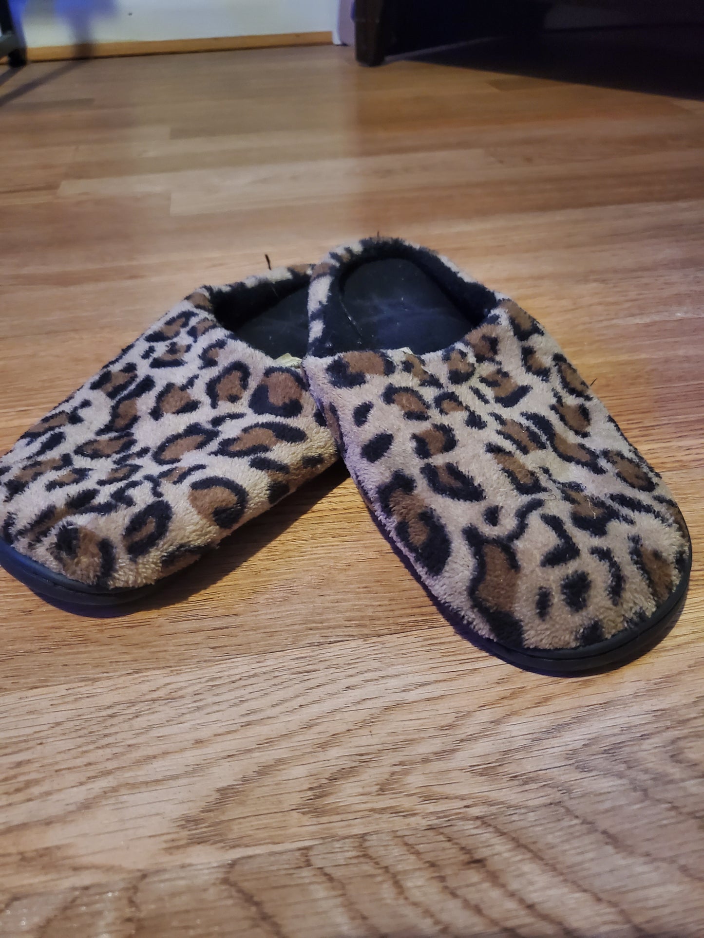 Leopard Slip On Slippers