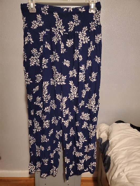 Black Pants w/white leaves 7E