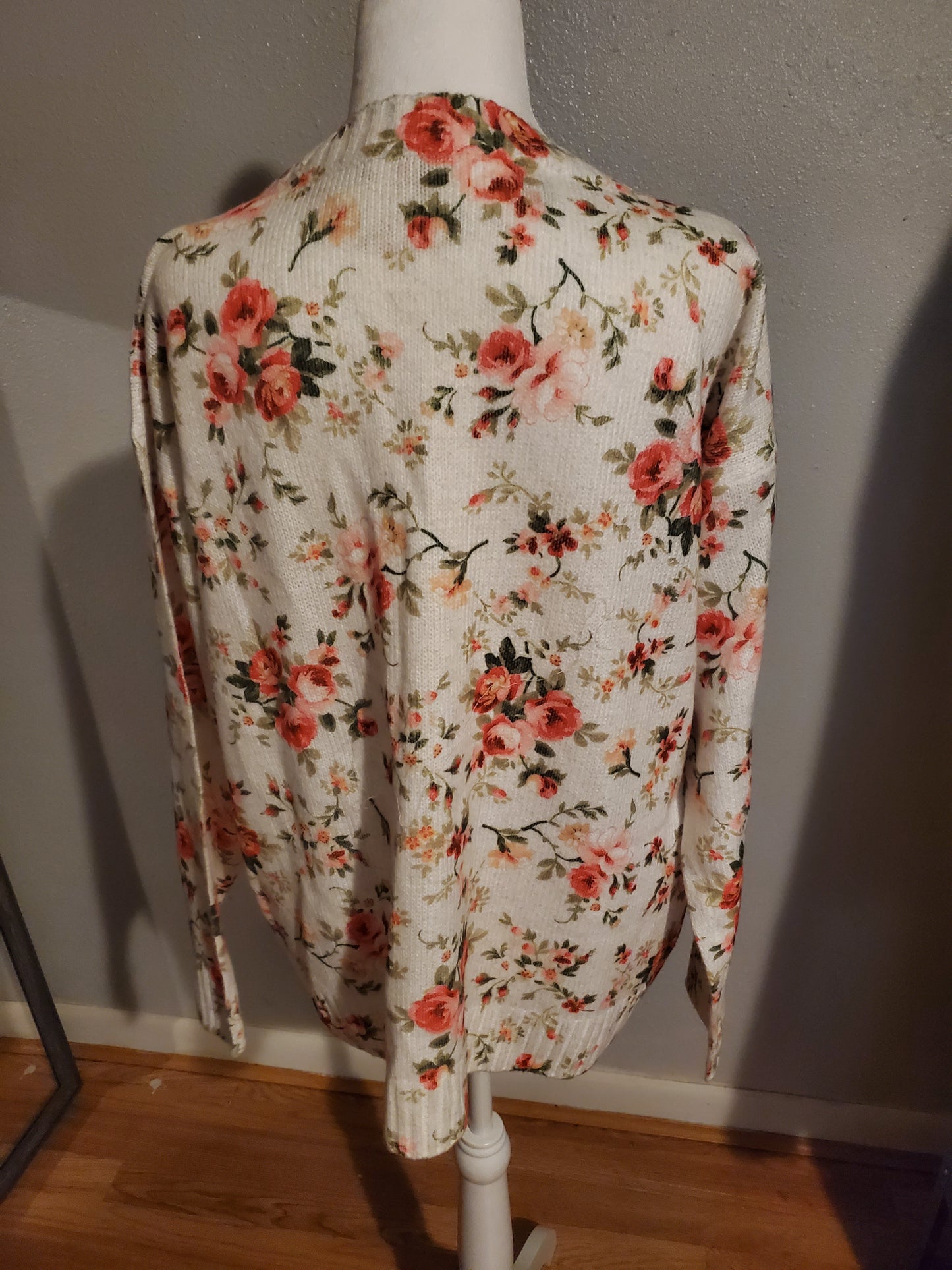 White Flowered Sweater 8F-2