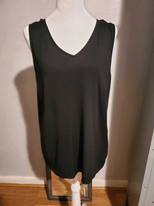 Black Tank w/white lace blouse 7B
