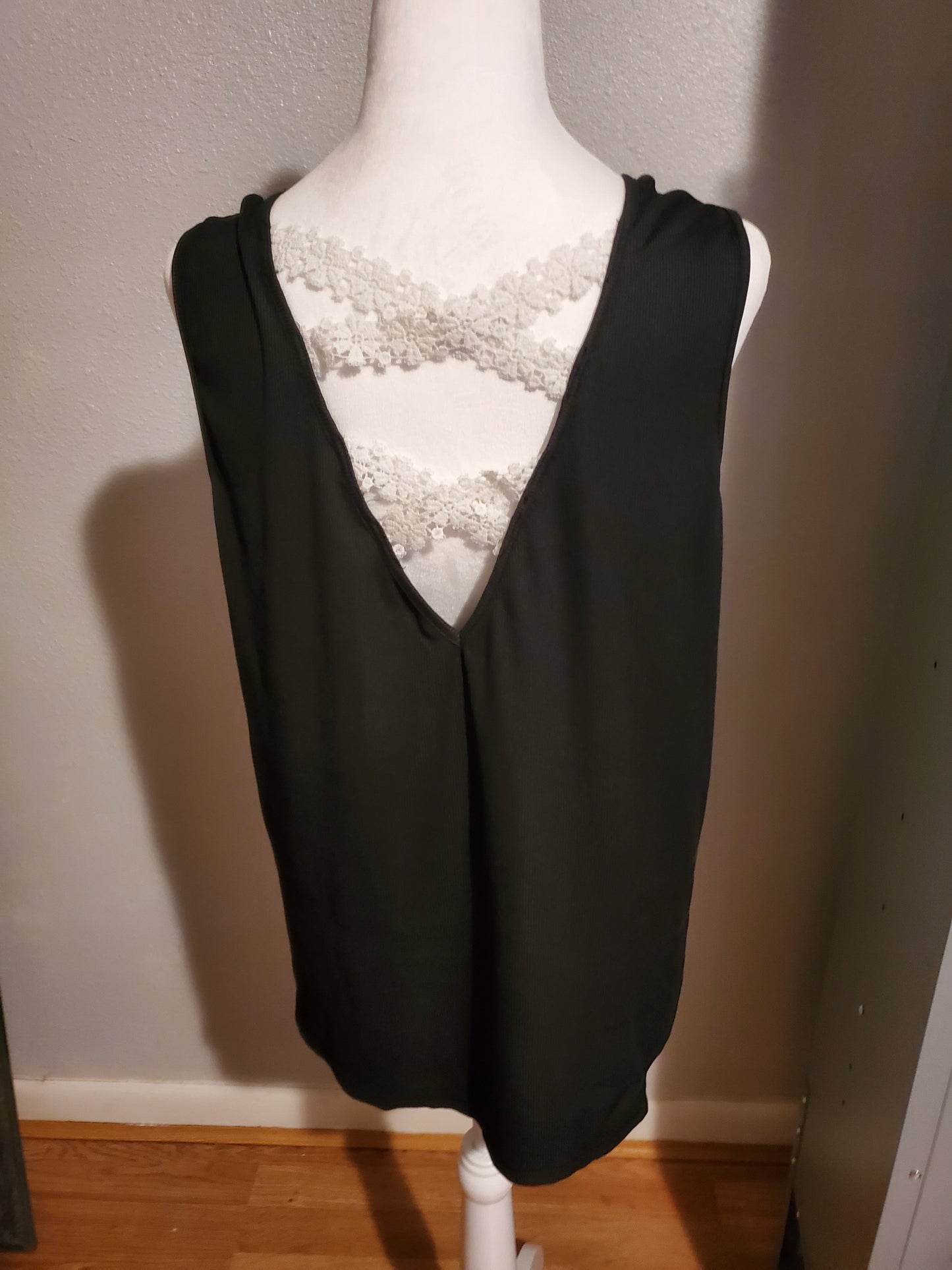 Black Tank w/white lace blouse 7B