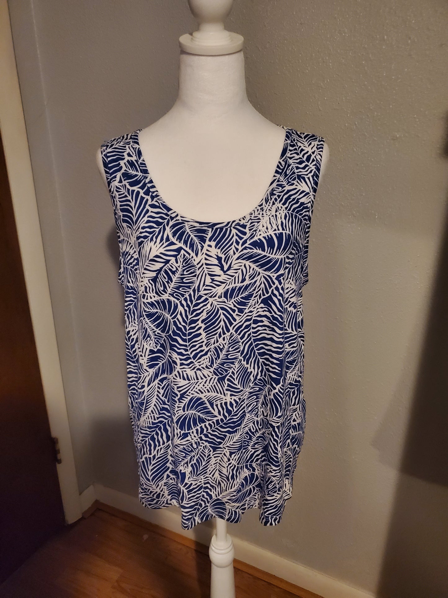 White/Blue Tropical Tank 21A