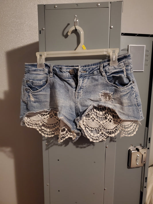 Rue 21 Jean w/lace Shorts 27C