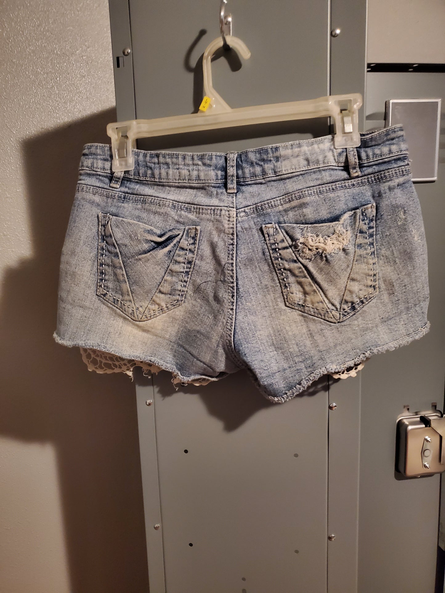 Rue 21 Jean w/lace Shorts 27C