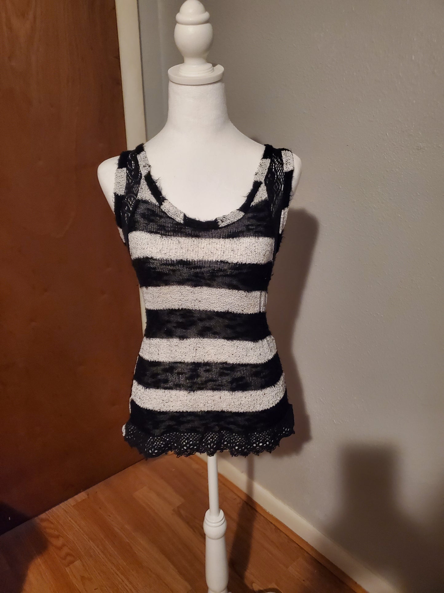 Black/White Tank Sweater 9D