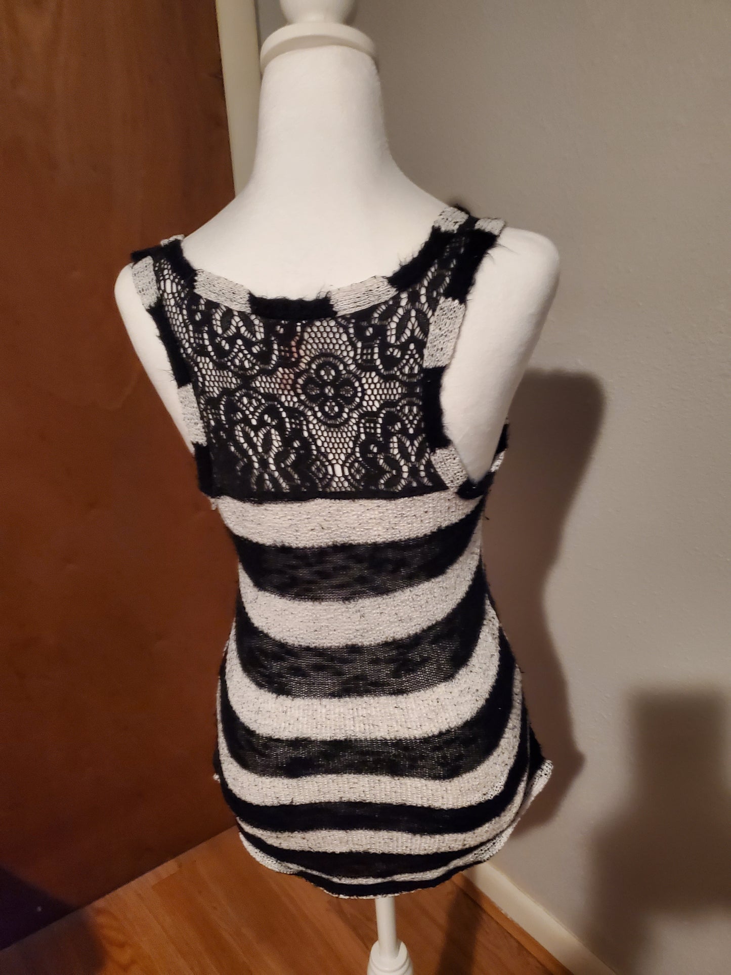 Black/White Tank Sweater 9D