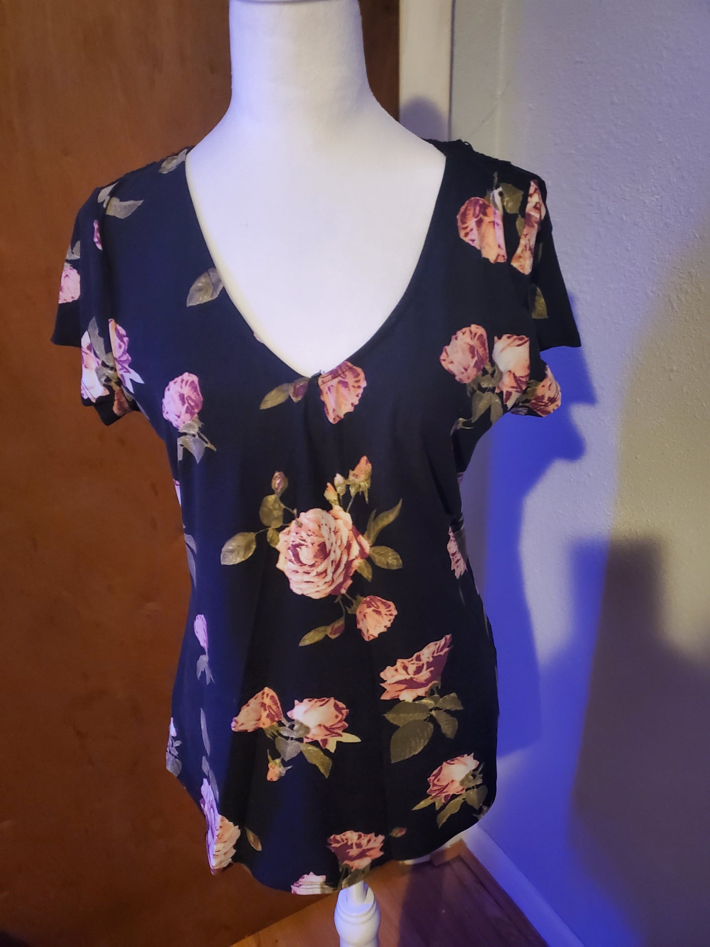 Black w/roses shirt 40A