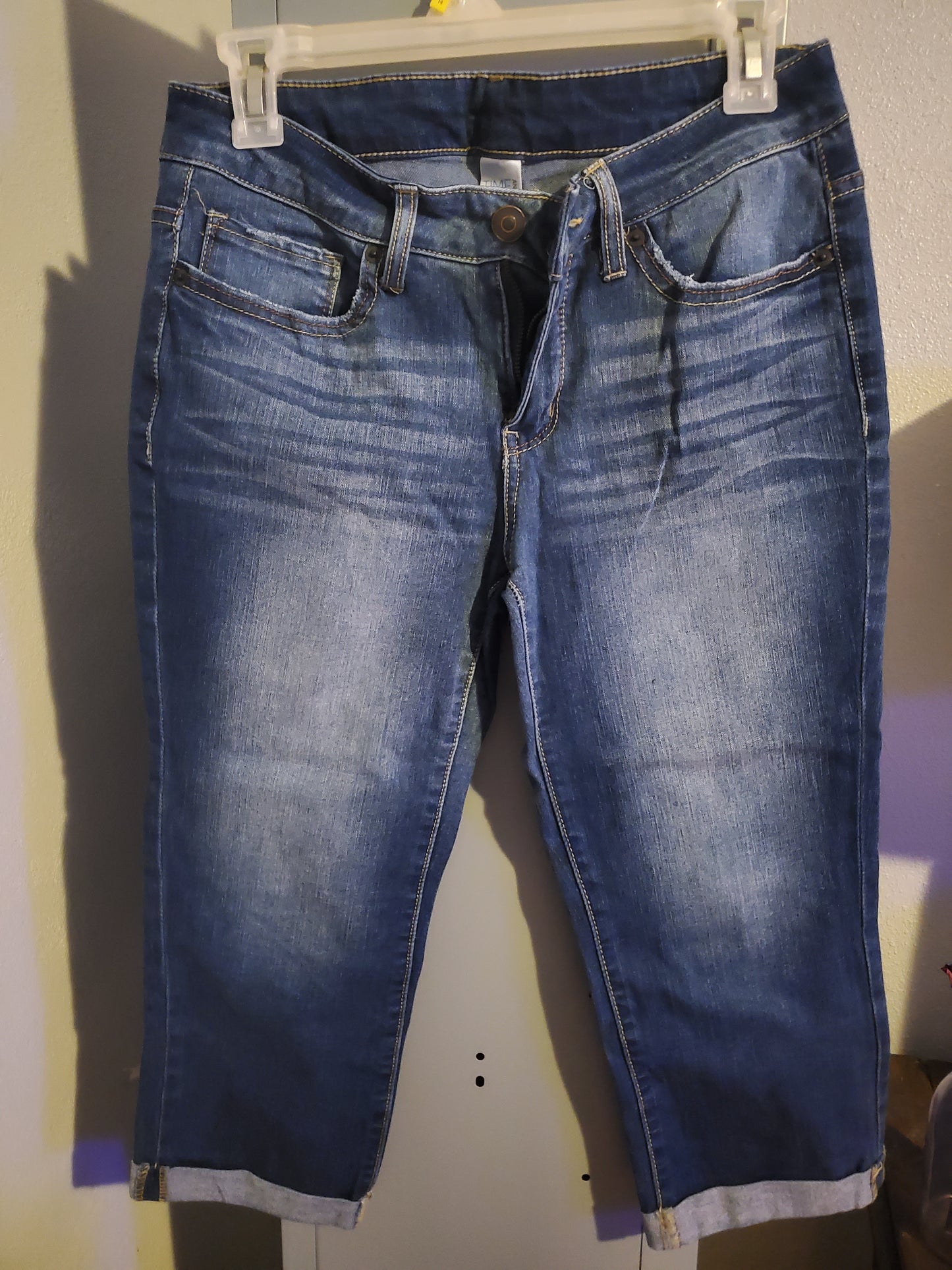 Dark Wash Capri Jeans 25A