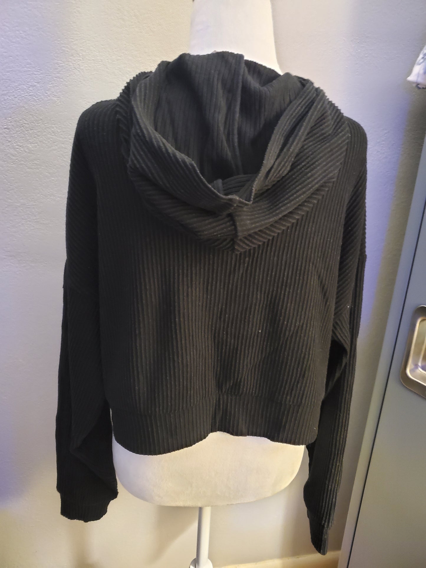 Cropped Black Hooded Sweatshirt 1F