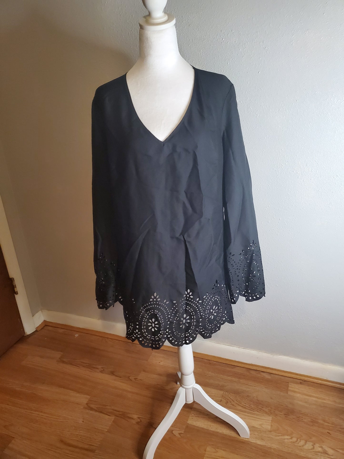 Black long sleeve bathing suit cover 19J  Large (12-14)