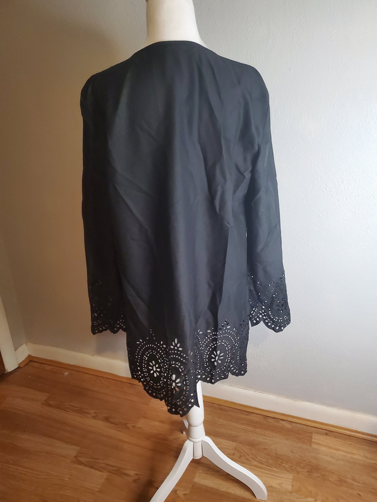 Black long sleeve bathing suit cover 19J  Large (12-14)