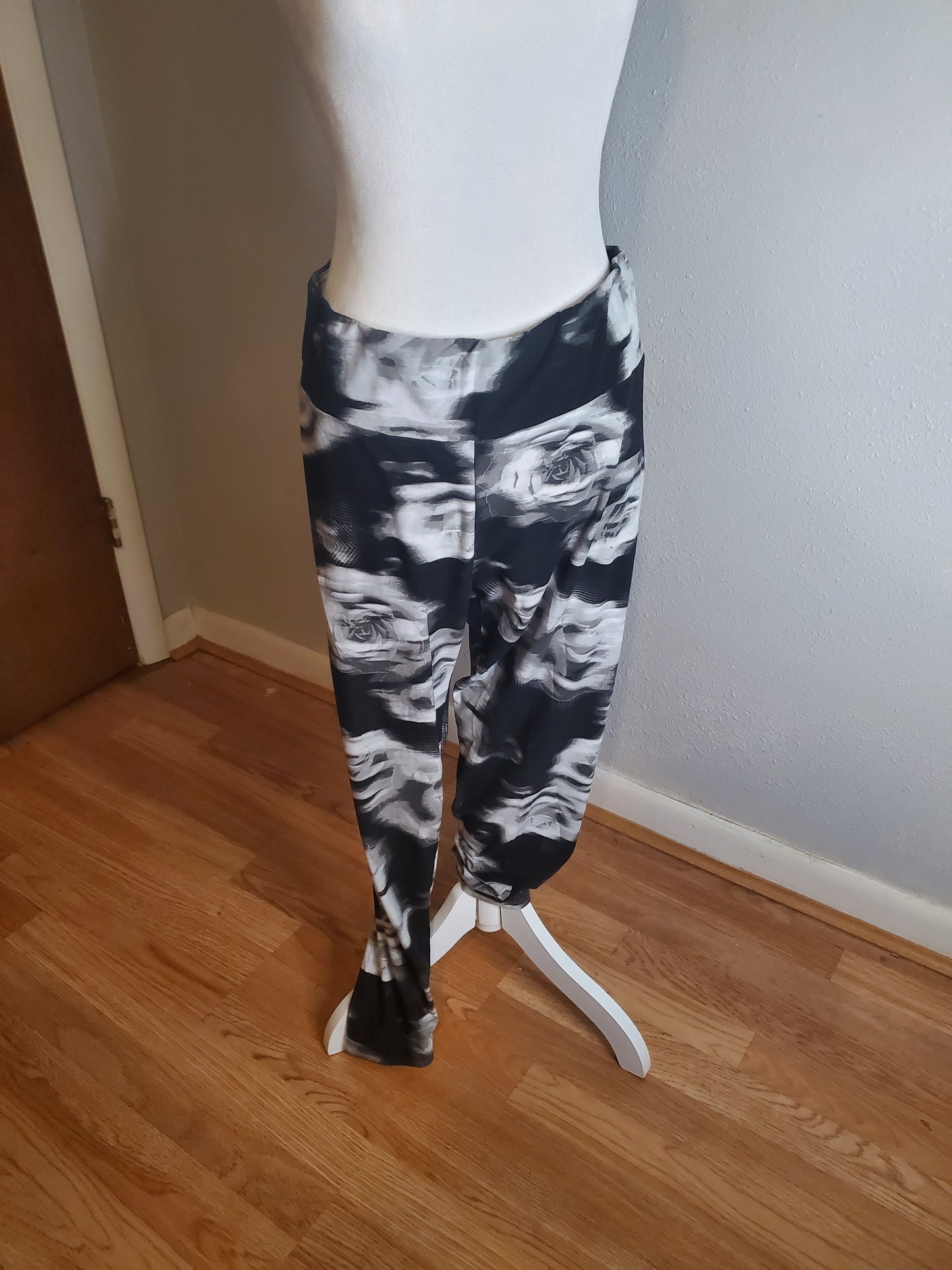 Black floral print leggings 35E Size X-Large