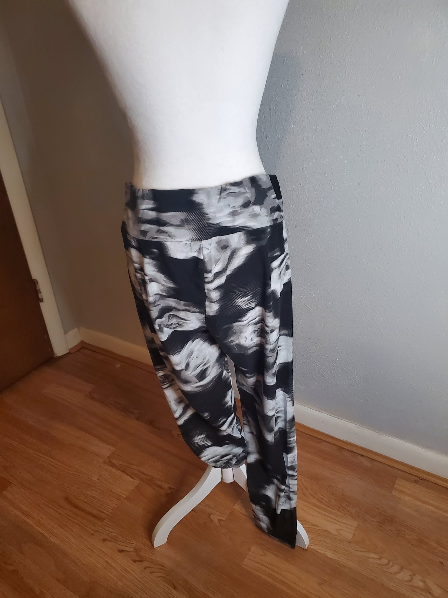 Black floral print leggings 35E Size X-Large